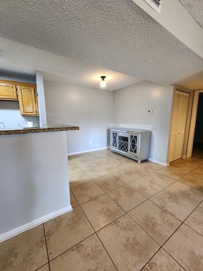 Building Photo - 455 Alt 19