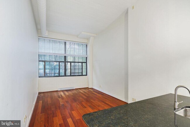 Building Photo - 2429 Locust St