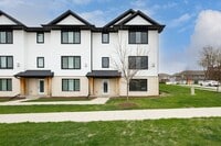 Building Photo - 290 Kenneth Dr