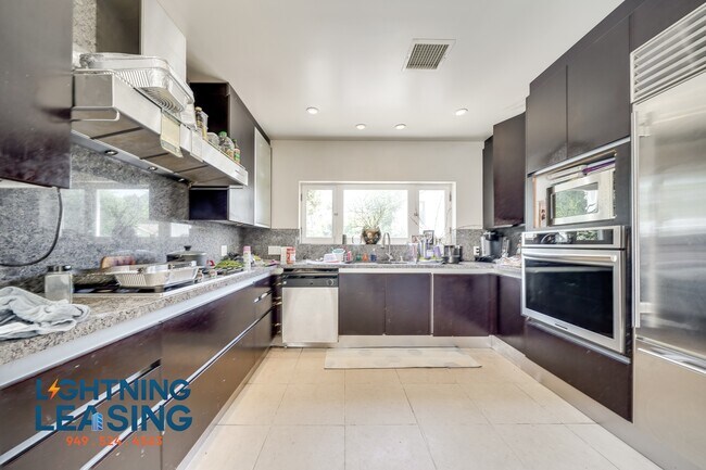 Building Photo - 815 S Highland-1B