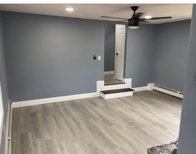 Building Photo - Plaistow Remodeled Victorian 3 Bedroom Apa...