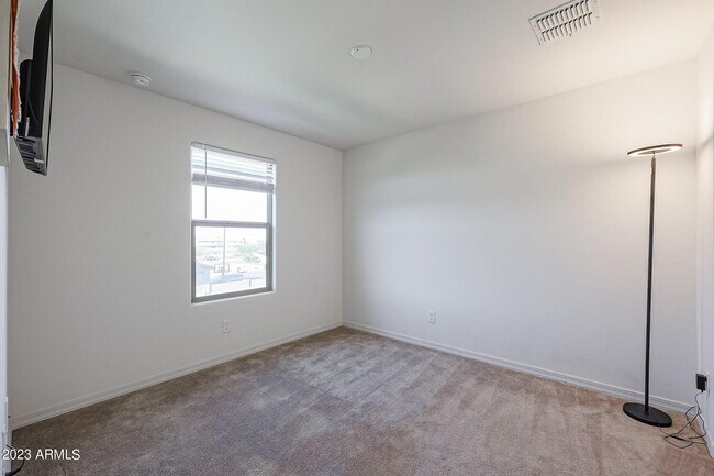 Building Photo - 7424 S 32nd Dr