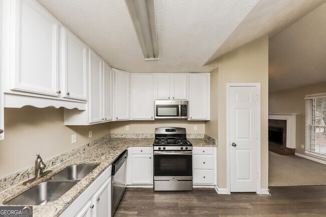 Building Photo - 28 Loxley Ct