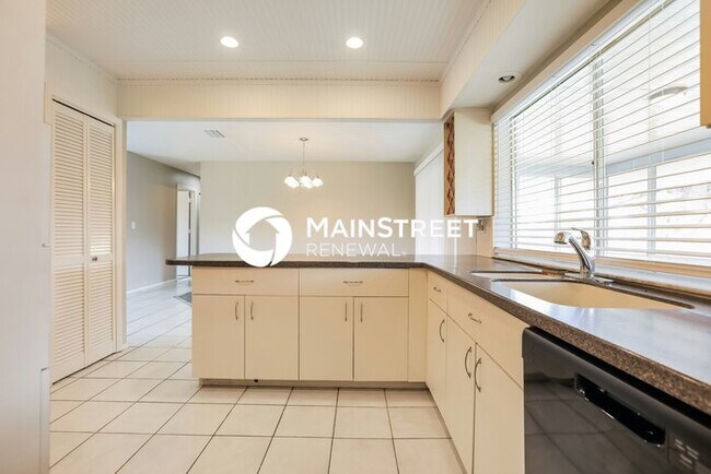 Building Photo - 3 Bedroom Pet-Friendly Home in PORT CHARLOTTE, FL with Main Street Renewal