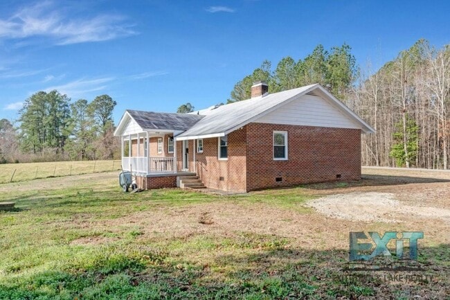 Building Photo - Freshly Updated Brick Home in Peaceful Country Setting – Freeman, VA