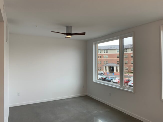 Living area - 401 Linden St