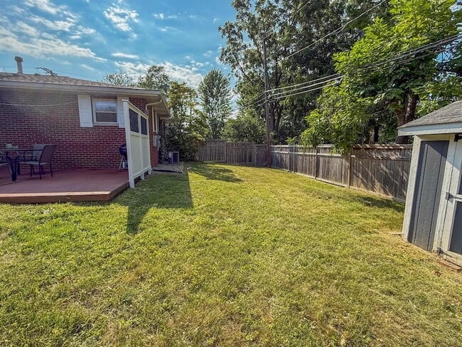 Building Photo - 3084 Sawyer Dr