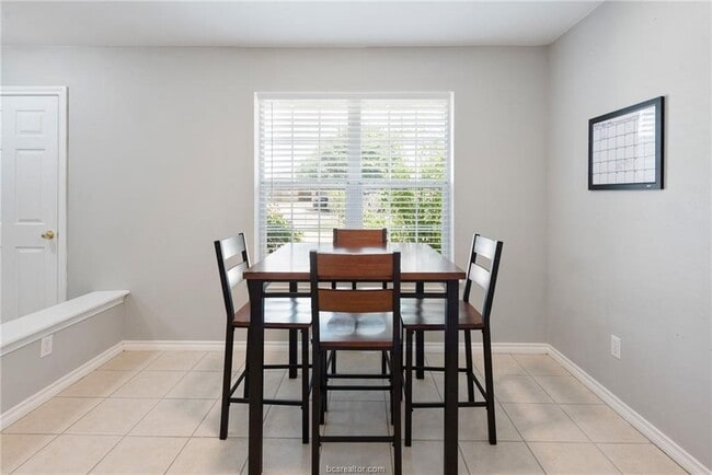 Building Photo - 3609 Oldenburg Ct