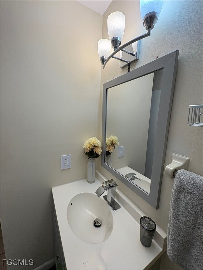 Building Photo - 1005 SW 48th Terrace