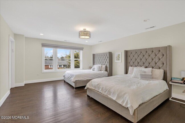 Building Photo - 475 Monmouth Pl