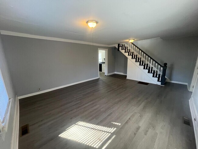 Building Photo - 800 Spring St