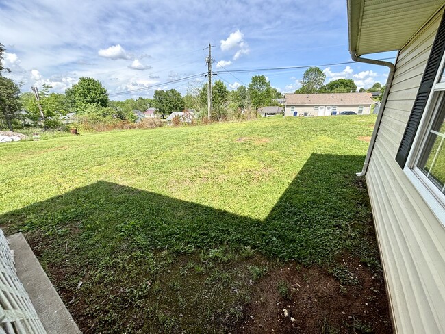 Building Photo - 5317 Beechwood Dr