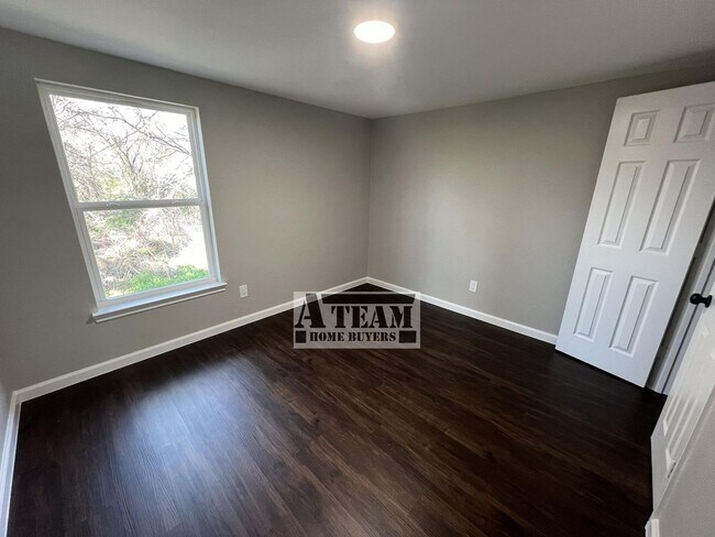 Building Photo - Beautiful Remodeled 3 Bed 1 Bath