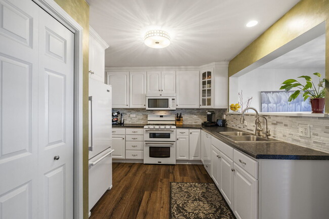 Building Photo - 23900 McMullin Cir