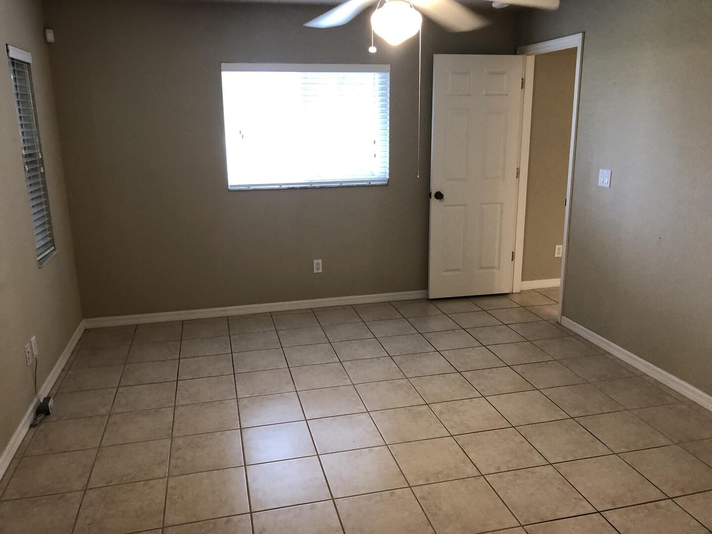 Building Photo - 3 bedroom 2 bathroom single family home