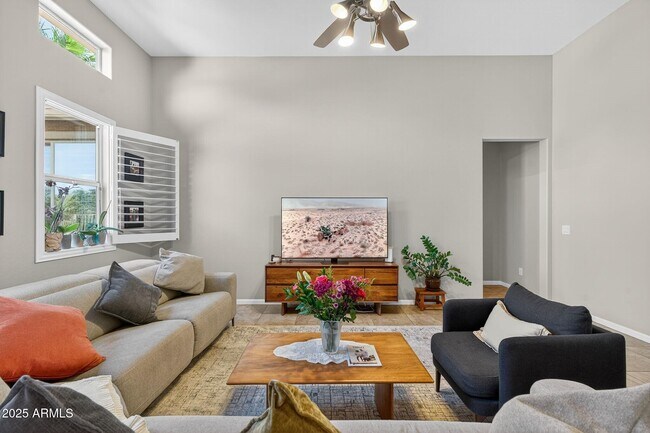 Building Photo - 8984 W Diana Ave