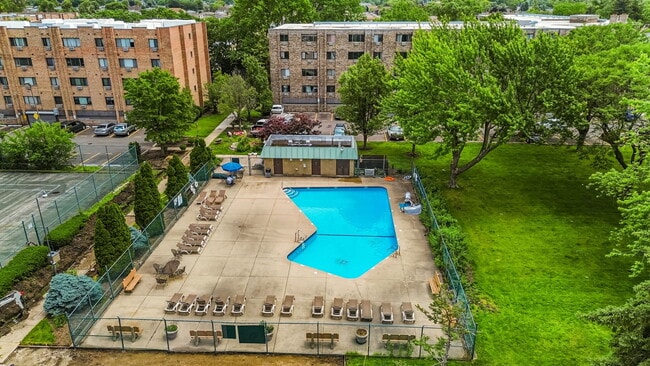 Building Photo - 5306 N Cumberland Ave