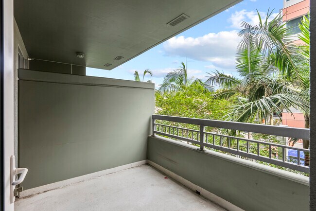 Building Photo - 300 W Beech St