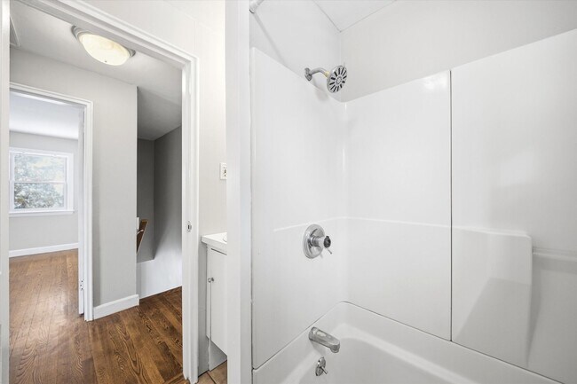 Building Photo - 77 Merrow St