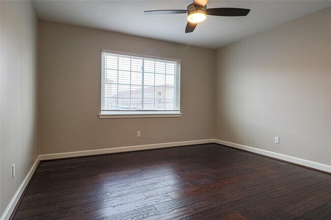Building Photo - 2744 Briarhurst Dr