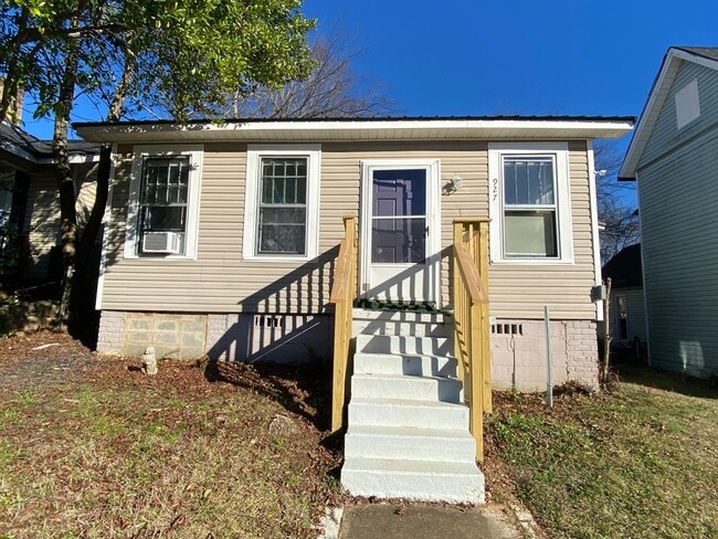 Primary Photo - 927 Highland Ave