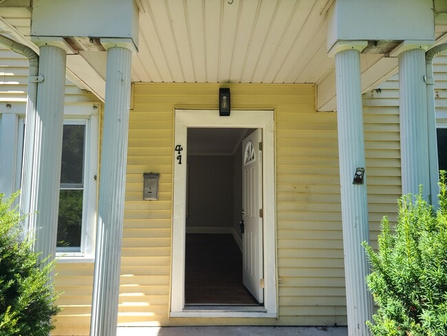 Primary Photo - 41 Western Ave