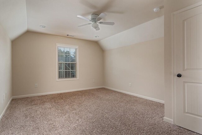 Building Photo - 307 Fieldstone Ln