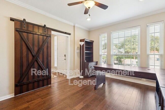 Building Photo - 1805 Sumac Dr