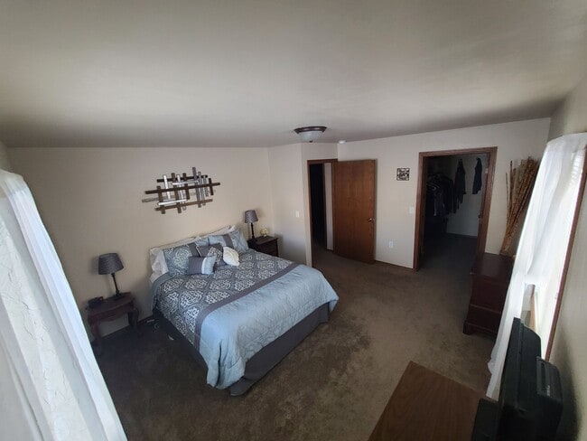 Building Photo - 1 Bed, 1 Bath 930 Sq Ft 2nd Floor