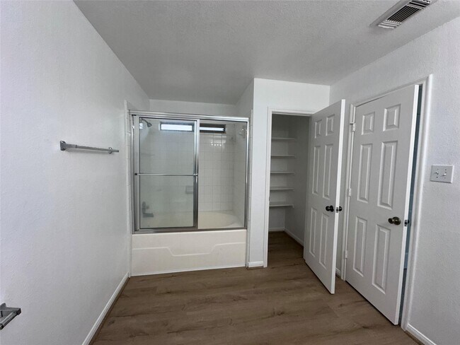 Building Photo - 3927 Brook Garden Ln