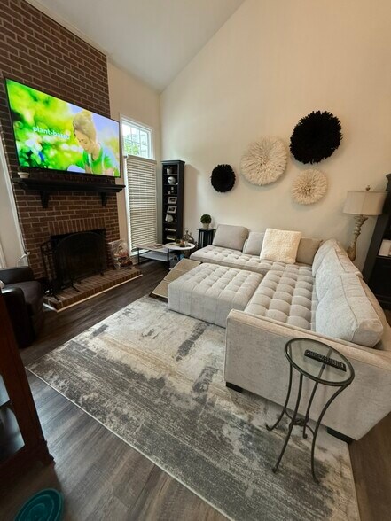 Building Photo - 9307 Kings Falls Dr
