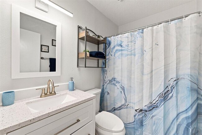 Building Photo - 8630 Mallard Reserve Dr