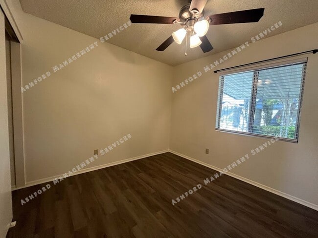 Building Photo - 3 BEDROOM 2 BATHROOM IN PHOENIX WITH TONS ...