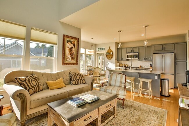 Building Photo - Gorgeous- Fully Furnished Home in Holmes Harbor, Pet Friendly and Landscape Included!