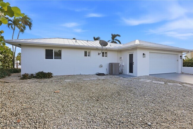 Building Photo - 339 Landmark St