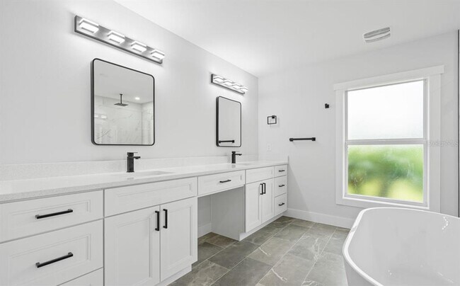 Building Photo - 12235 Hernando Rd