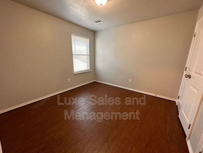 Building Photo - 1840 Casitas Cir