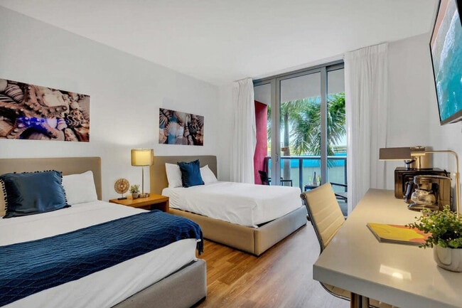 Building Photo - 2602 E Hallandale Beach Blvd