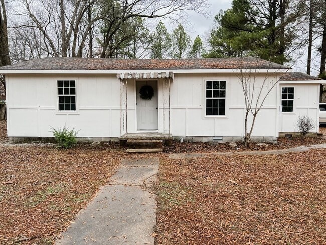 Building Photo - 205 E Matthews St