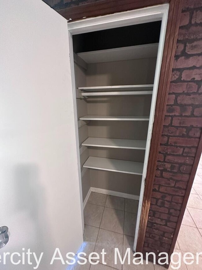 Building Photo - 4180 Kerwin Dr