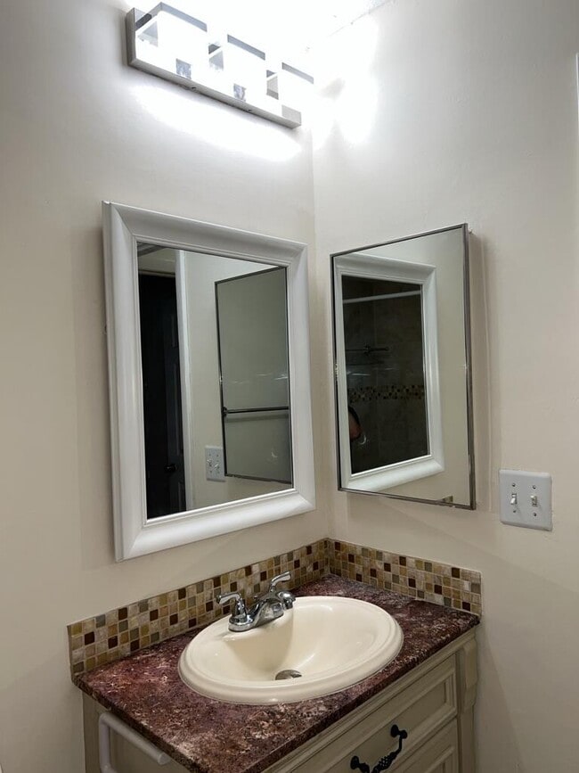 Building Photo - 3094 Bermwood Ln