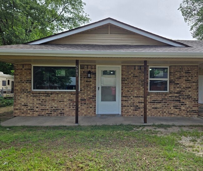 Building Photo - 507 N Roosevelt Ave