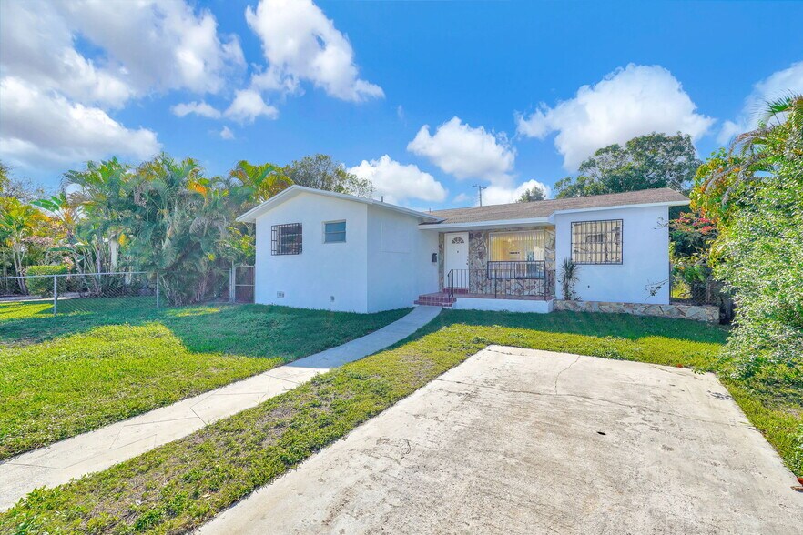 Building Photo - 135 NW 48th Ct