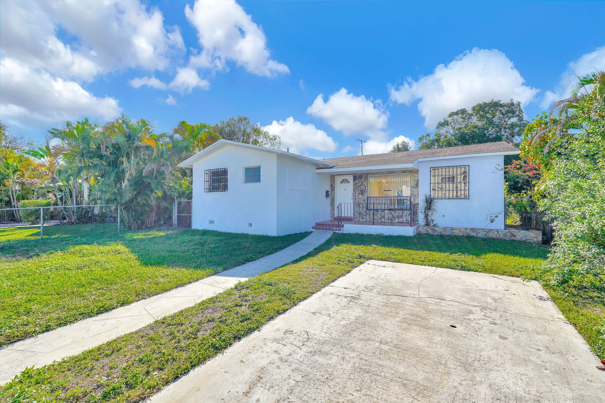 Building Photo - 135 NW 48th Ct