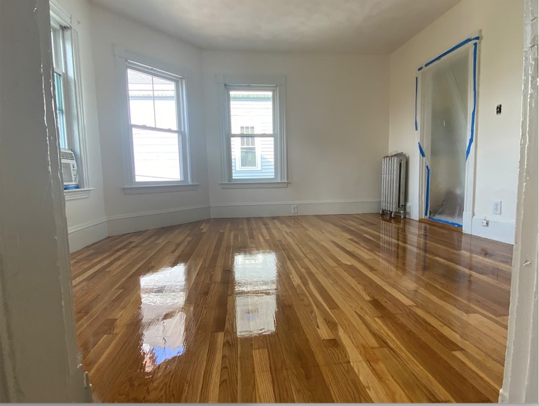 Living room/ dining room/ office - 154 Washington St