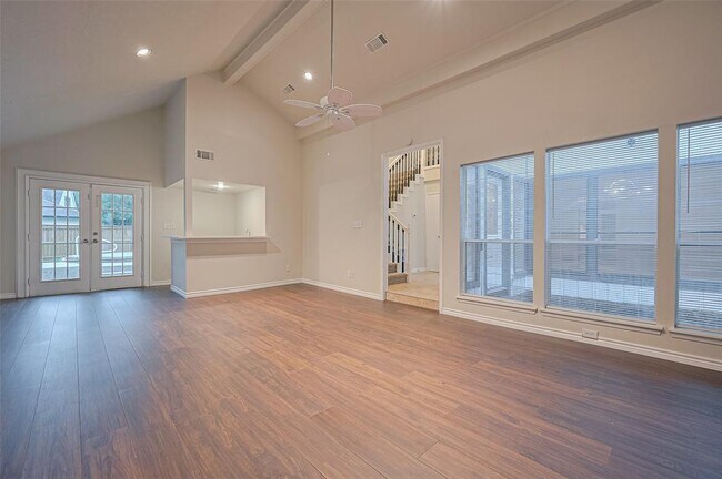 Building Photo - 520 S Rivershire Dr