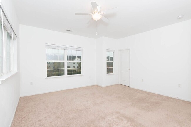 Building Photo - Spacious Condo in Spence Crossing