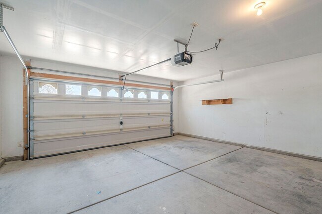 Building Photo - Spacious 3-Bed Tucson Rental with Garage &...