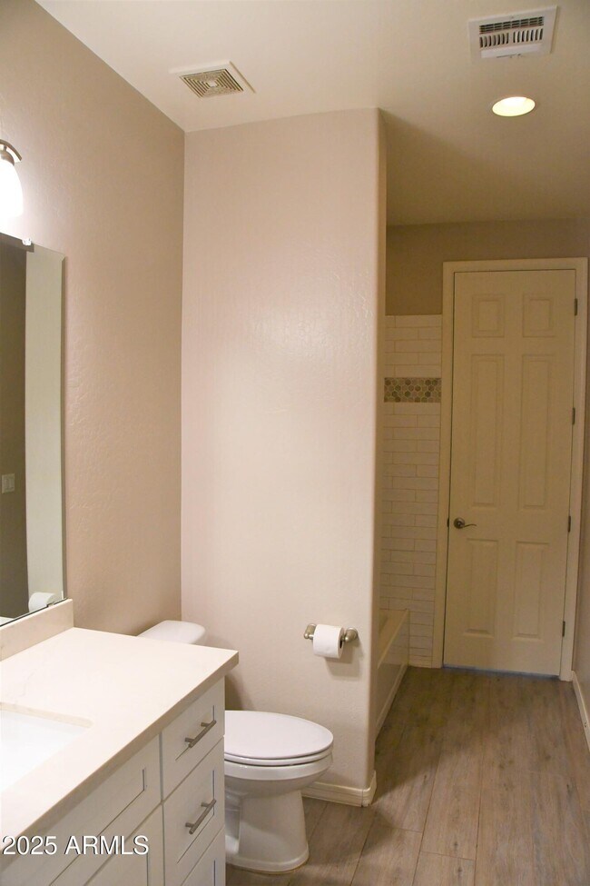 Building Photo - 2362 W Sierra Vista Dr