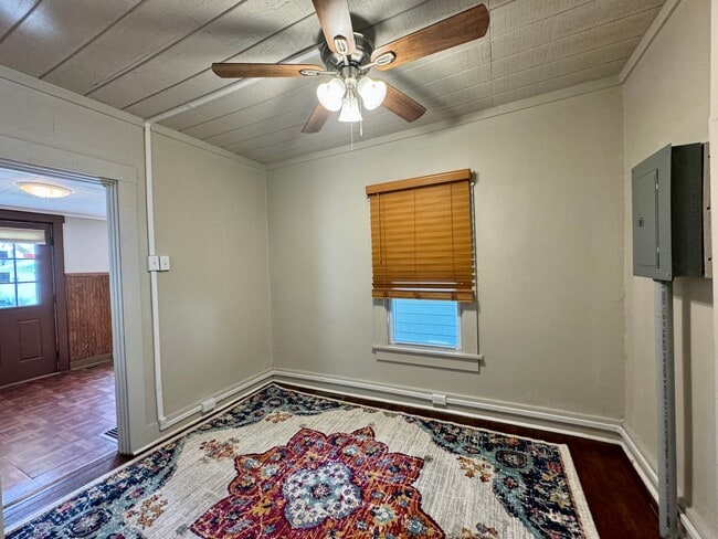 Building Photo - Two bedroom One bath home for rent.  Call today for more information!